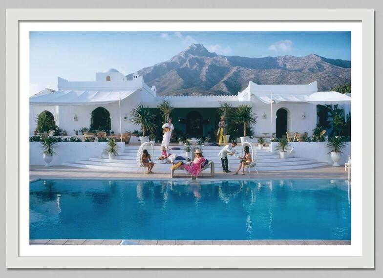 Retro Poolside Host Luxury Lif - Luxury Lifestyle Pictures 评论和价格